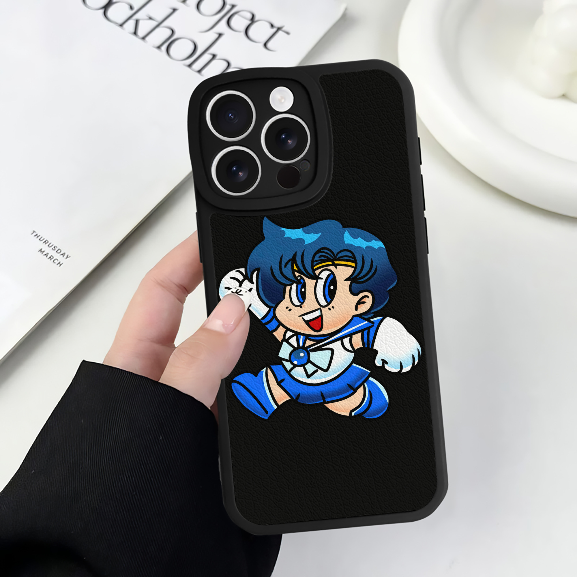 （画像用） 美少女戦士セーラームーン 水野 亜美 みずの あみ Sailor Moon Mizuno Ami 【iPhone 16シリーズ対応】シリコンスマホケース（レザー調） 材質：シリコン